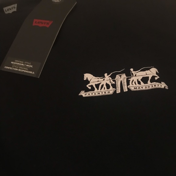 Levi’s Tee - Picture 3 of 5
